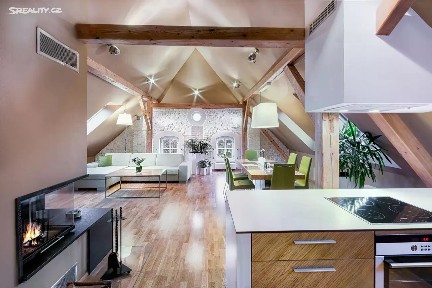 Prodej památky 533 m², pozemek 746 m² náměstí Zachariáše z Hradce, Telč - Telč-Vnitřní Město