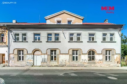 Prodej komerční nemovitosti 1300 m²