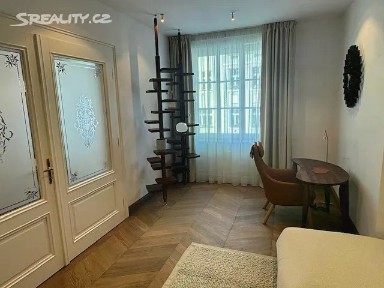 Pronájem bytu 2+kk 80 m² Čelakovského, Hradec Králové