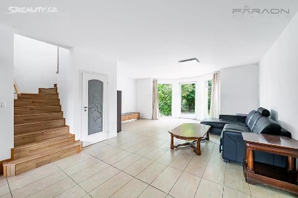 Pronájem rodinného domu 195 m², pozemek 612 m² V pěšinkách, Praha - Březiněves