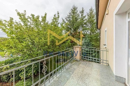 Pronájem rodinného domu 413 m², pozemek 688 m²
