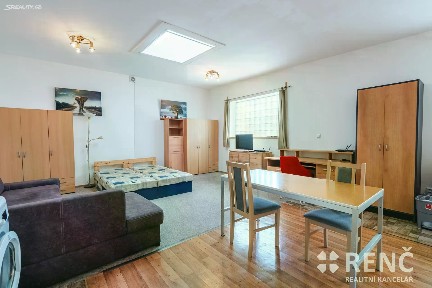 Pronájem bytu 1+kk 42 m² Vnitřní, Moravany