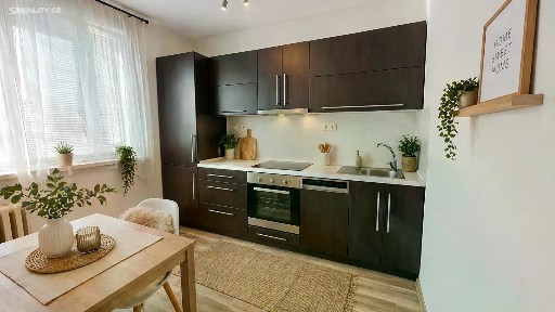 Pronájem bytu 1+1 37 m² Korunní, Ostrava - Mariánské Hory