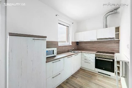 Pronájem bytu 1+kk 31 m² V Háji, Praha - Holešovice