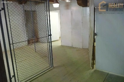Pronájem skladového prostoru 763 m²