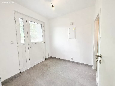 Pronájem bytu 2+kk 63 m² Farská, Velké Popovice