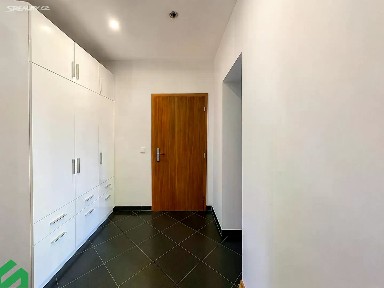 Pronájem bytu 1+kk 30 m² V Holešovičkách, Praha - Libeň