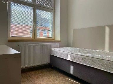 Pronájem bytu 1+kk 18 m² Křížová, Praha - Smíchov