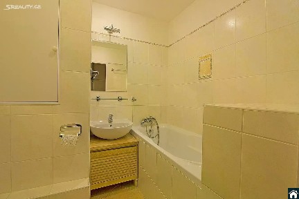 Pronájem bytu 2+kk 43 m² Kurčatovova, Praha - Petrovice