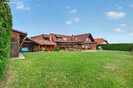 Prodej rodinného domu 438 m², pozemek 929 m² Dubné