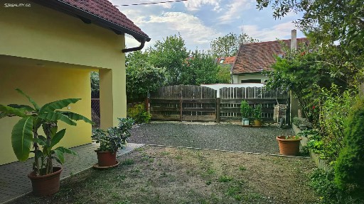 Prodej rodinného domu 235 m², pozemek 359 m² Hlavní, Zlonín