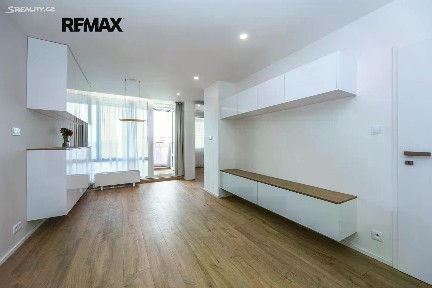 Pronájem bytu 3+kk 68 m² Bojasova, Praha - Kobylisy