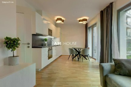 Pronájem bytu 2+kk 55 m² Vysočanská, Praha - Vysočany