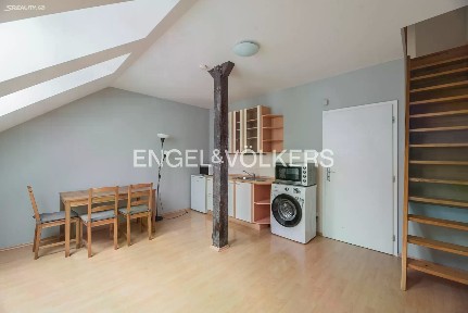 Pronájem bytu 2+kk 40 m² Jana Zajíce, Praha - Bubeneč
