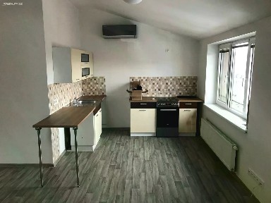 Pronájem bytu 1+kk 40 m² Dolnokrčská, Praha - Krč