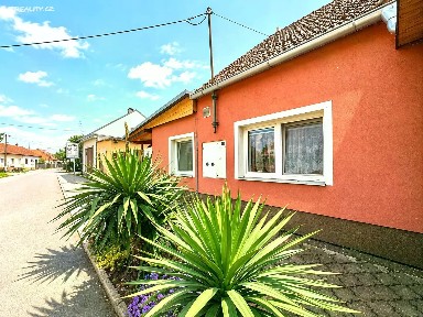 Zahradní, Strachotín