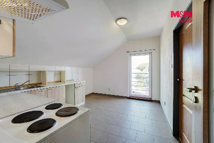Pronájem bytu 2+kk 45 m² tř. Čs. odboje, Chrást