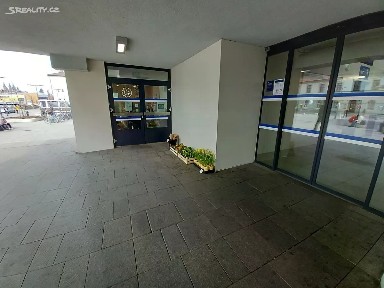 Pronájem obchodního prostoru 16 m²