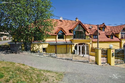 Ke Dvoru, Černolice
