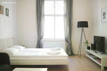 Pronájem bytu 1+kk 36 m² Štítného, Praha - Žižkov