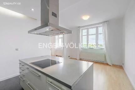 Pronájem bytu 6 pokojů a více 204 m² Chopinova, Praha - Vinohrady