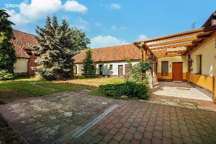 Rapotice, Třebíč, Náves