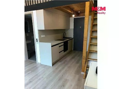 Pronájem bytu 1+kk 30 m² Pražská třída, Hradec Králové