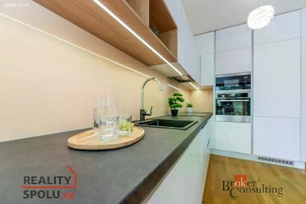 Pronájem bytu 3+kk 89 m² Za Karlínským přístavem, Praha - Karlín