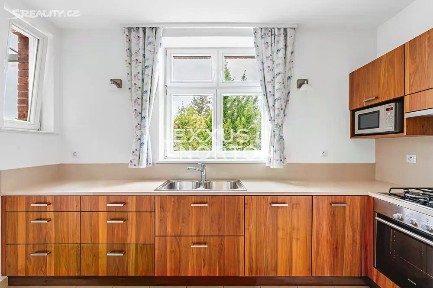 Pronájem bytu 3+1 109 m² Malá, Praha - Střešovice