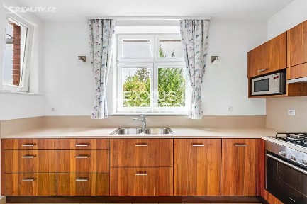 Pronájem bytu 3+1 109 m² Malá, Praha - Střešovice
