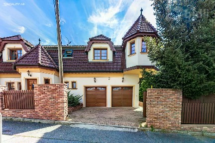 Prodej rodinného domu 267 m², pozemek 571 m² Dobrošovská, Praha - Horní Počernice
