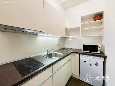 Pronájem bytu 1+kk 30 m² Divadelní, Karlovy Vary