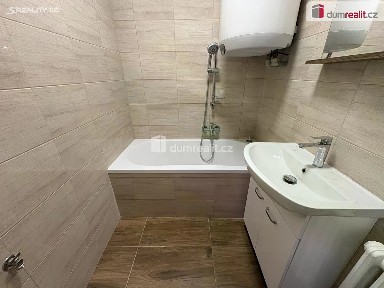 Pronájem bytu 3+1 77 m² U stadionu, Milín