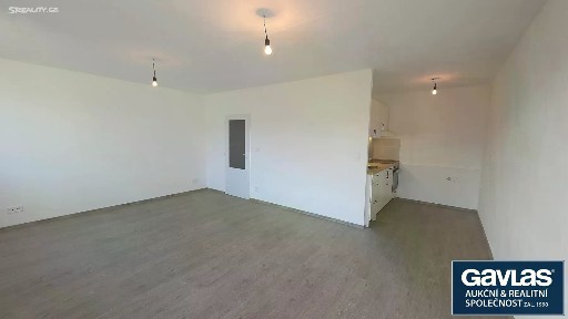 Pronájem bytu 1+kk 36 m² Jeseniova, Praha - Žižkov