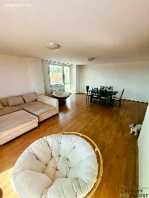 Pronájem bytu 3+1 90 m² Jednořadá, Praha - Bubeneč