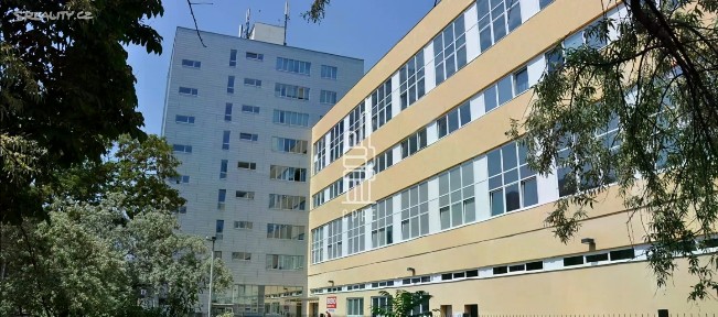 Pronájem kanceláře 158 m²