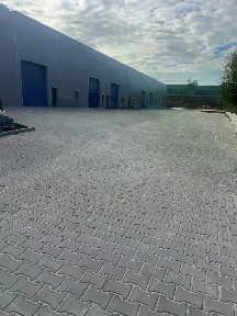 Nupaky, Praha-východ, Komerční