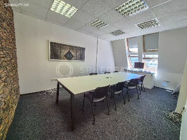 Pronájem kanceláře 200 m²