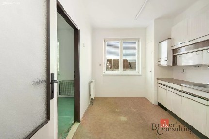 Prodej bytu 3+1 75 m² Na Drážkách, Plzeň - Újezd