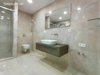 Pronájem bytu 2+1 75 m² Podolská, Praha - Podolí