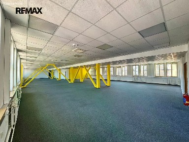 Pronájem kanceláře 639 m²