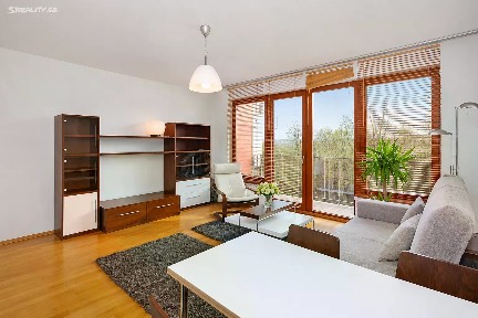 Pronájem bytu 1+kk 38 m² Janýrova, Praha - Strašnice