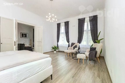 Pronájem bytu 2+kk 80 m² U nádražní lávky, Praha - Karlín