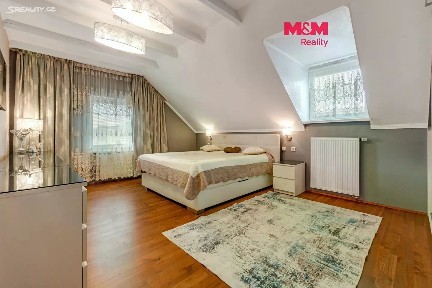 Prodej rodinného domu 283 m², pozemek 719 m²