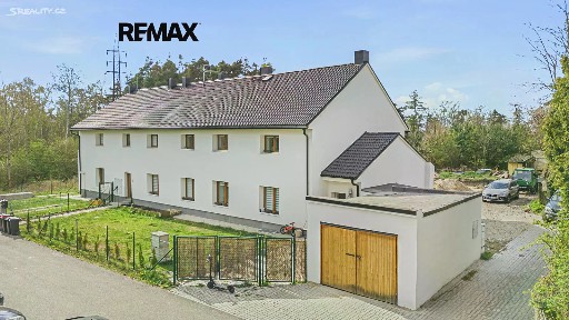 Prodej bytu 4+kk 106 m² Vinařice