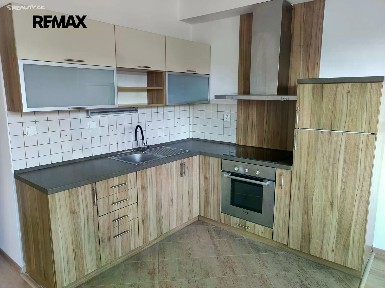 Pronájem bytu 1+kk 37 m² Pichlova, Pardubice - Zelené Předměstí