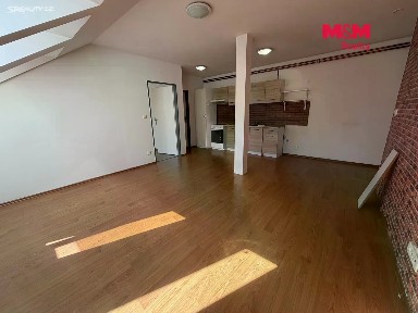 Pronájem bytu 3+kk 75 m² Vinařice