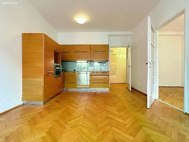 Pronájem bytu 2+kk 44 m² Dobrovského, Praha - Holešovice