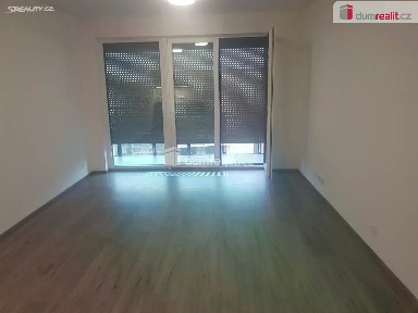 Pronájem bytu 1+kk 33 m² Výstavní, Praha - Háje