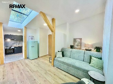 Pronájem bytu 1+kk 27 m² Ke Stírce, Praha - Kobylisy